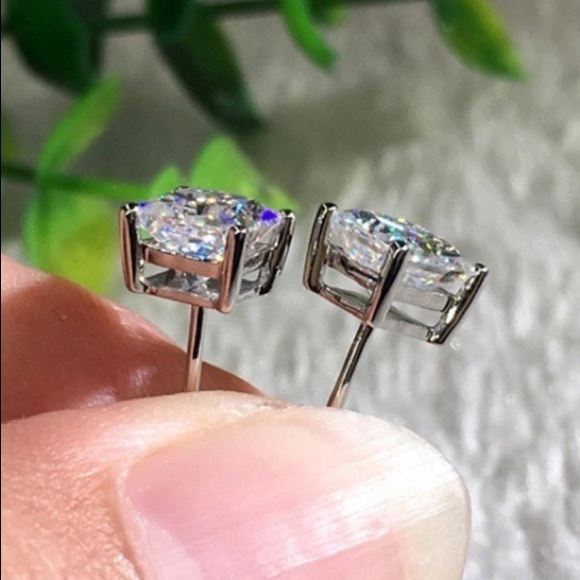 Princess cut diamond earrings - Picture 5 of 6